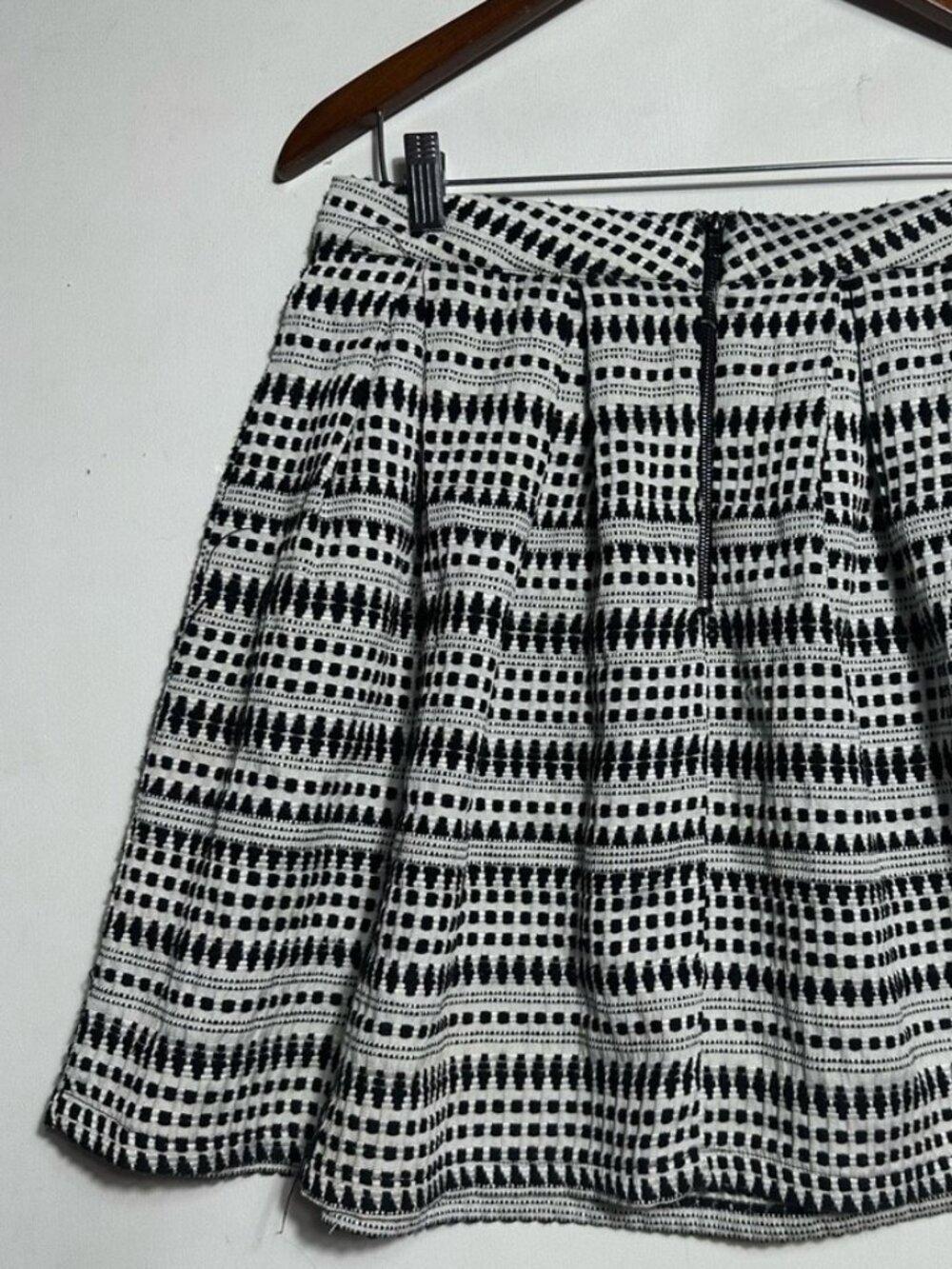 Black and White Mini Skater Skirt🧡 - Picture 2 of 2
